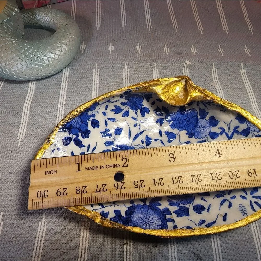 DECOUPAGE CLAM SHELL DECOUPAGE BLUE FLOWERS 💐 ON A CLAM SHELL TRINKET DISH - Picture 8 of 10